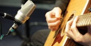 discoposse-recording-guitar